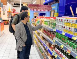 Pj. Gubernur Memantau Langsung Harga Sembako di Hypermart, Lippo Plaza Kupang