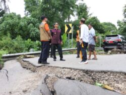Pj. Gubernur NTT Ayodhia Kalake Tinjau Lokasi Dampak Cuaca Ekstrim di Kota Kupang