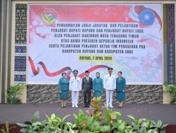 Lantik Penjabat Bupati Kupang dan Ende, Ayodhia Kalake Minta Berikan Pengabdian dan Pelayanan yang Tulus