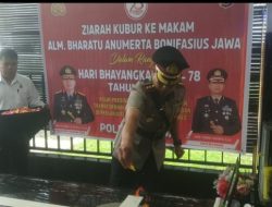 Kapolres Ngada Pimpin Ziarah Dan Tabur Bunga Dimakan Pejuang Polri