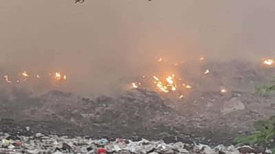 Kebakaran Melanda TPA Alak Kota Kupang, Asap Tebal Menyelimuti Kota
