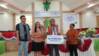 Melki Laka Lena bersama BPJS ketenagakerjaan  serahkan santunan JKM kepada Ahli waris peserta Adamri Erson Sina