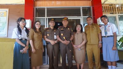 Kajati NTT Laksanakan Program “Generasi Berprestasi dan Berintegritas” melalui Kegiatan Jaksa Masuk Sekolah