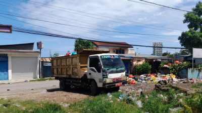 Sampah Menumpuk di Jalan Advokad, Air Lindi Menetes dari Truk Rusak