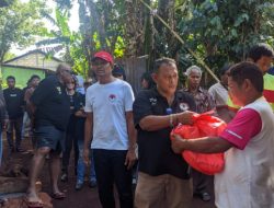 Forum Pemuda NTT Salurkan Bantuan untuk Korban Longsor di Soe