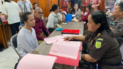 Ditreskrimum Polda NTT Serahkan Tersangka dugaan tindak pidana kekerasan seksual terhadap anak  Ke kejari Kota Kupang