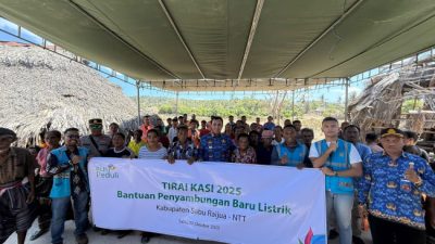 Tirai Kasi PLN” Menyentuh Hati: 100 Keluarga di Sabu Raijua Kini Mandiri Listrik