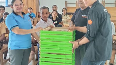 Bangun Kesadaran Sejak Dini, Mahasiswa MBKM Unwira Kupang Gagas Program Kebersihan di SMPN 7 Amarasi